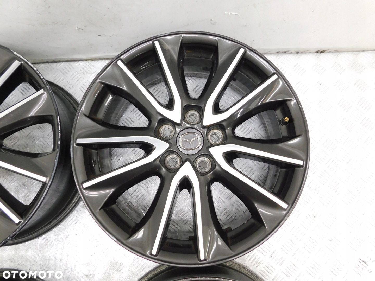 4x FELGI ALUMINIOWE 5x114,3 7Jx18 ET50 - MAZDA 3 6 CX-3 CX-30 CX-5 - 4