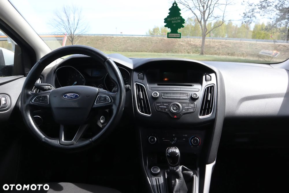 Ford Focus 1.6 Edition - 16