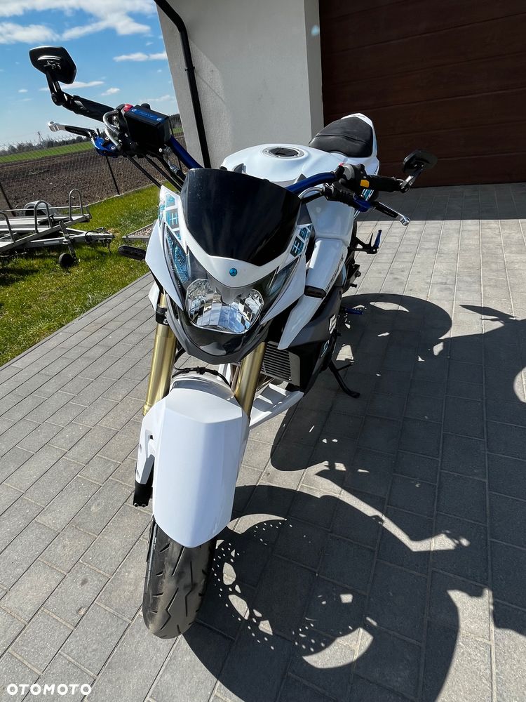 Suzuki GSR - 1