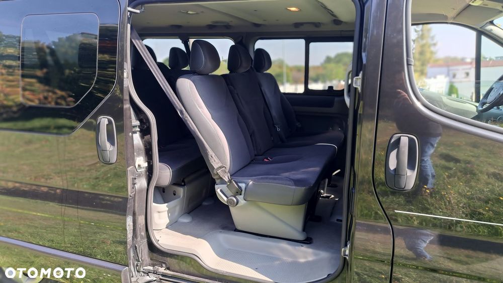 Renault Trafic Grand Passenger Black Edition - 8