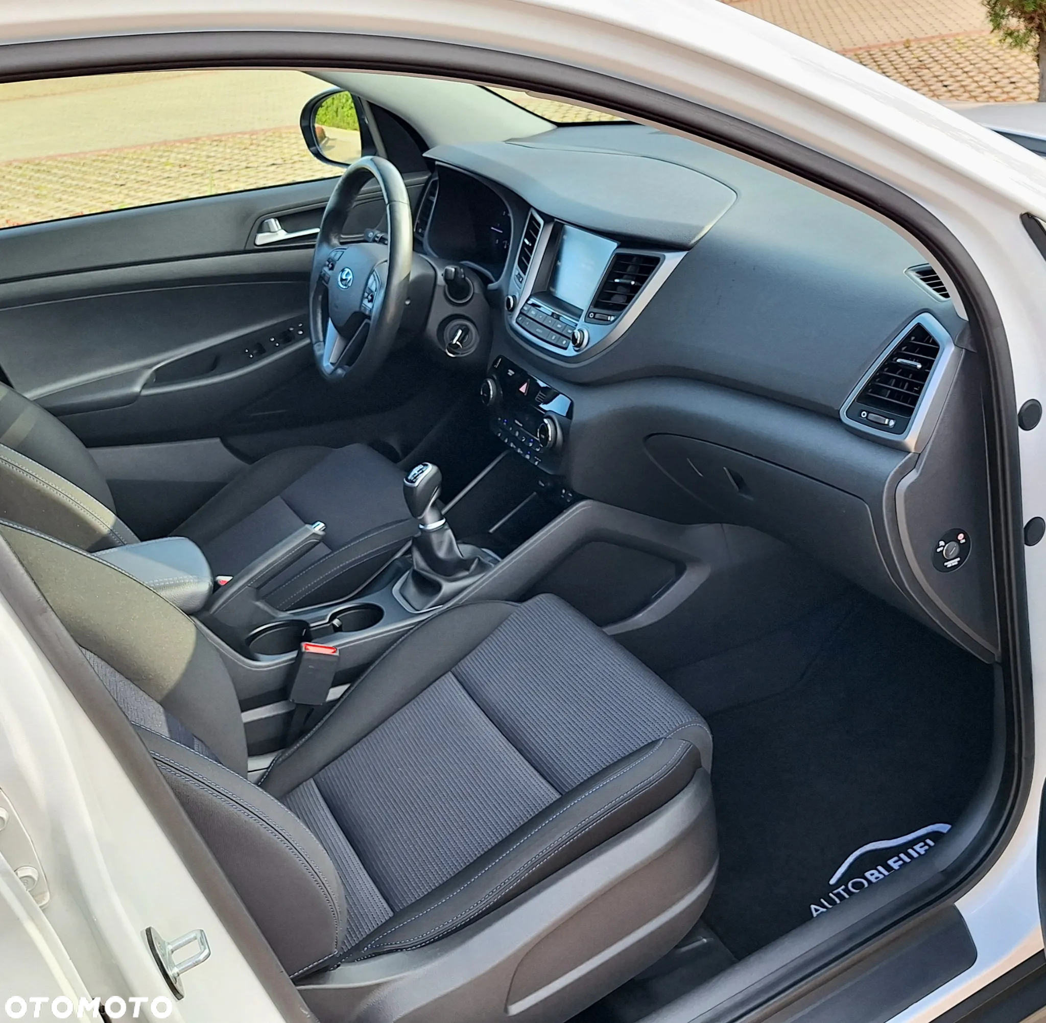 Hyundai Tucson blue 1.7 CRDi 2WD Intro Edition - 17