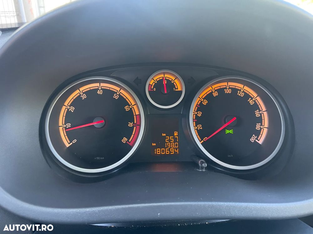 Opel Corsa 1.4 16V Edition 111 Jahre - 10