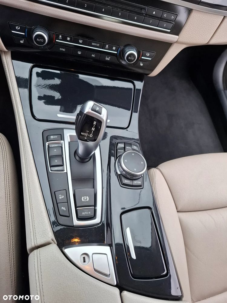 BMW Seria 5 525d xDrive - 30