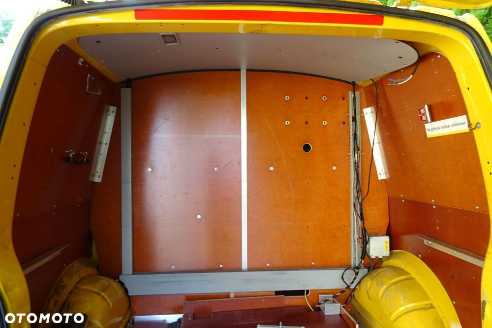 Volkswagen Transporter 2.0 TDI manual furgon serwisówka Sprowadzony - 9