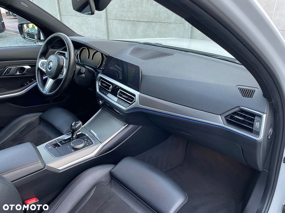 BMW Seria 3 320d Edition M Sport Shadow - 27