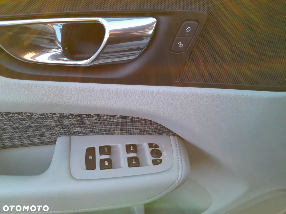 Volvo XC 60 D4 AWD Momentum - 15