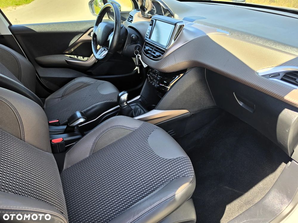 Peugeot 2008 1.6 VTi Allure - 26