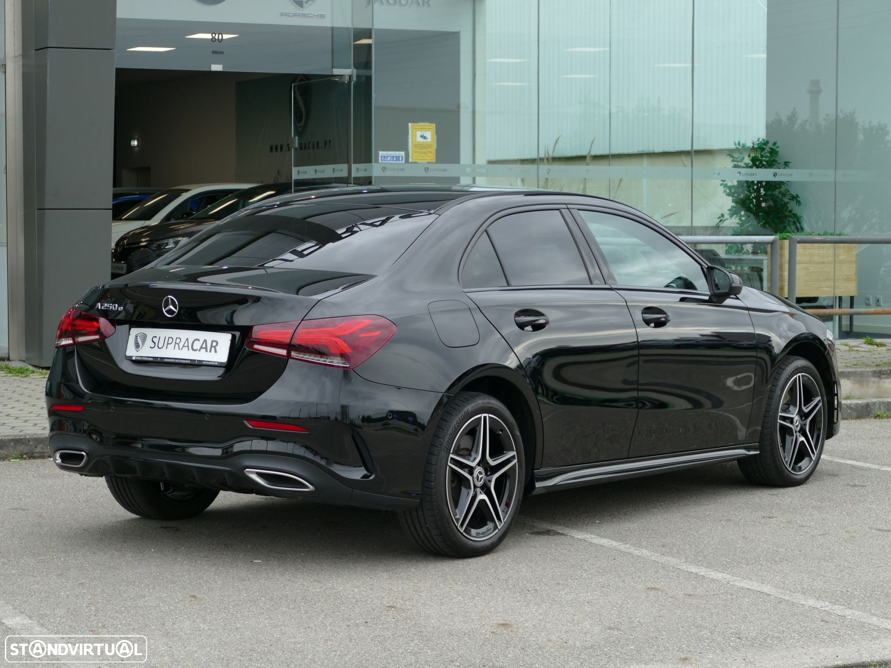 Mercedes-Benz A 250 Limousine e AMG Line - 3