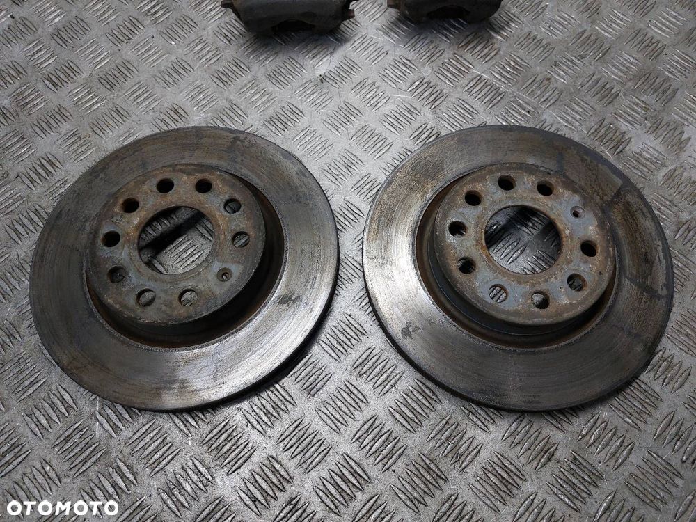 TARCZE HAMULCOWE PRZÓD + KLOCKI + ZACISKI AUDI A3 8P 1.6 FSI - 2