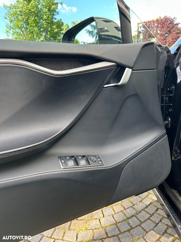 Tesla Model S - 39