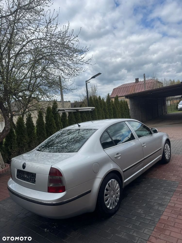 Skoda Superb 2.0 TDI DPF Ambiente - 4