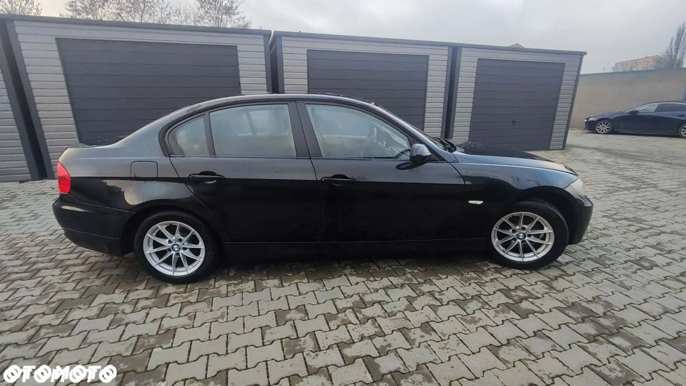 BMW Seria 3 318i - 4