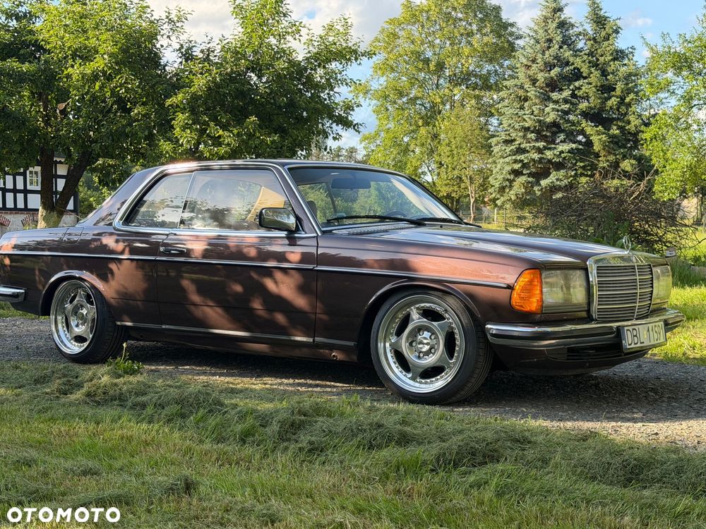 Mercedes-Benz W123 - 7
