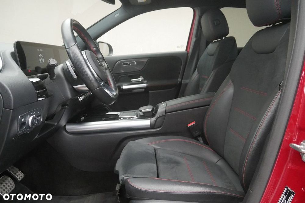 Mercedes-Benz GLA - 12