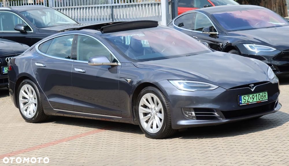 Tesla Model S - 37