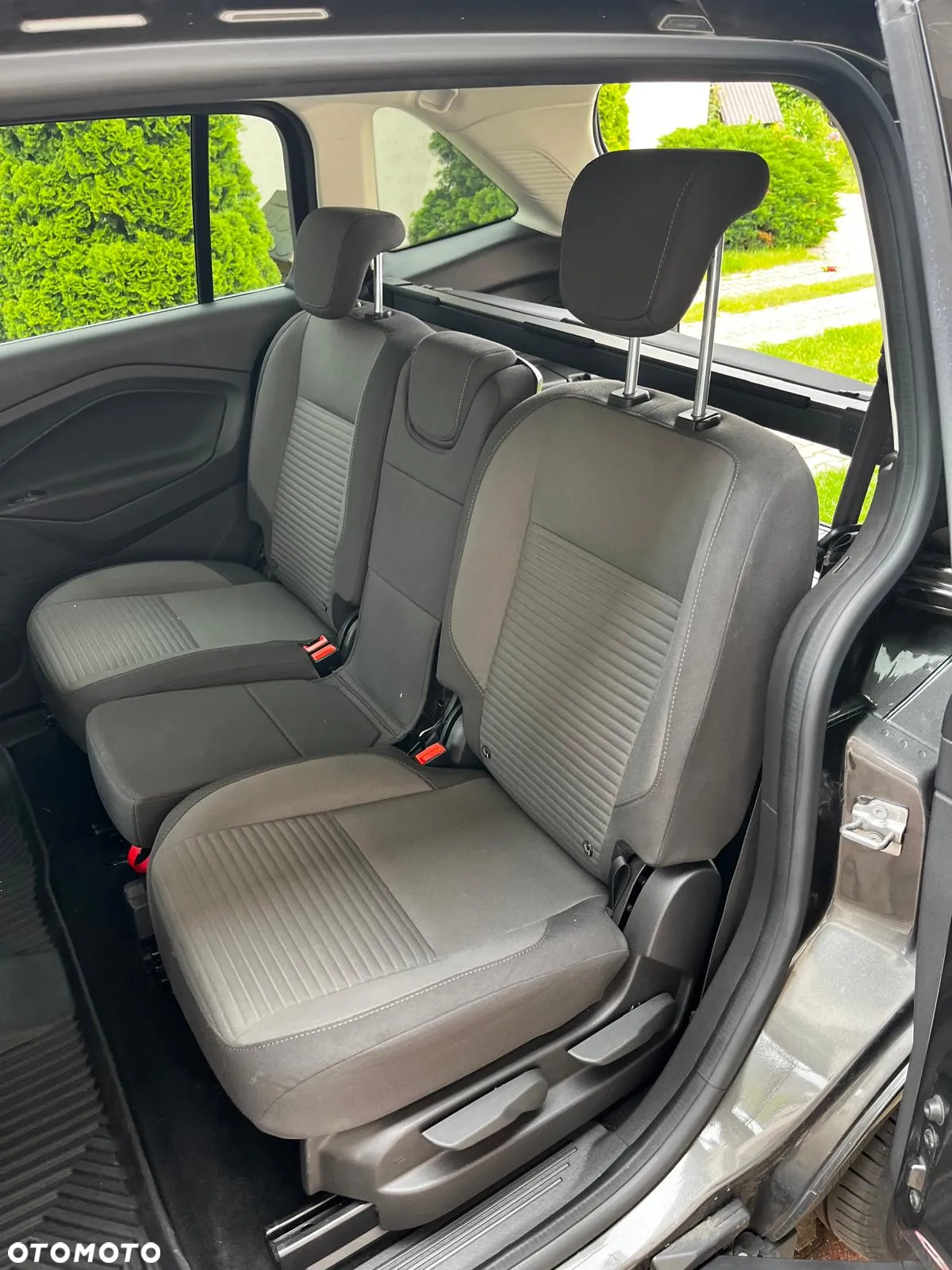 Ford Grand C-MAX - 11