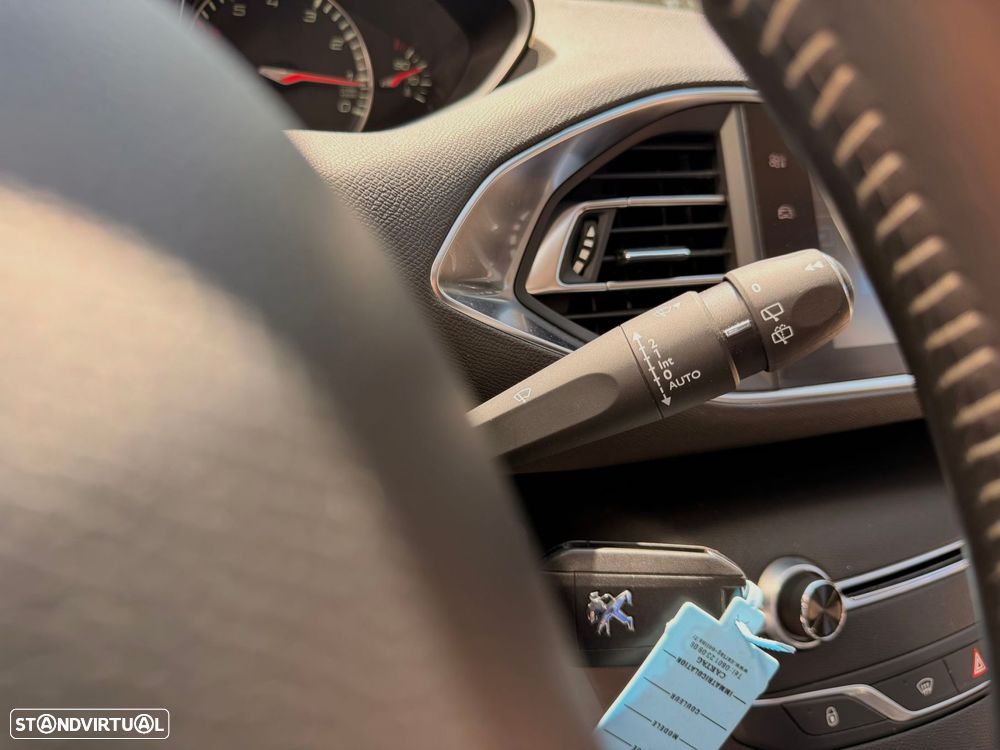 Peugeot 308 SW 1.2 PureTech Allure - 43