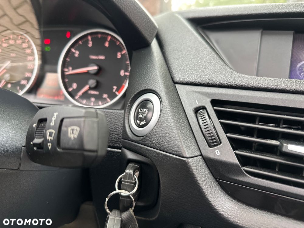 BMW X1 sDrive18i Sport Line - 25