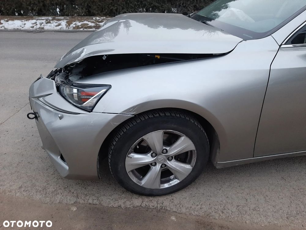 Lexus IS 300h Comfort - 9