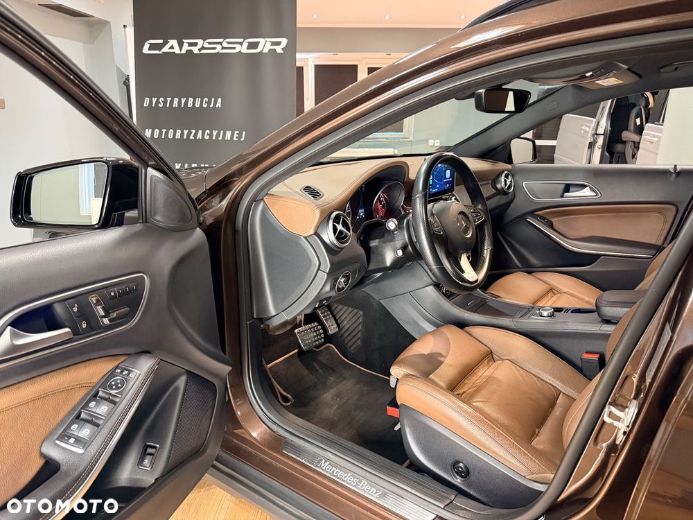 Mercedes-Benz GLA 250 4Matic 7G-DCT Activity Edition - 5