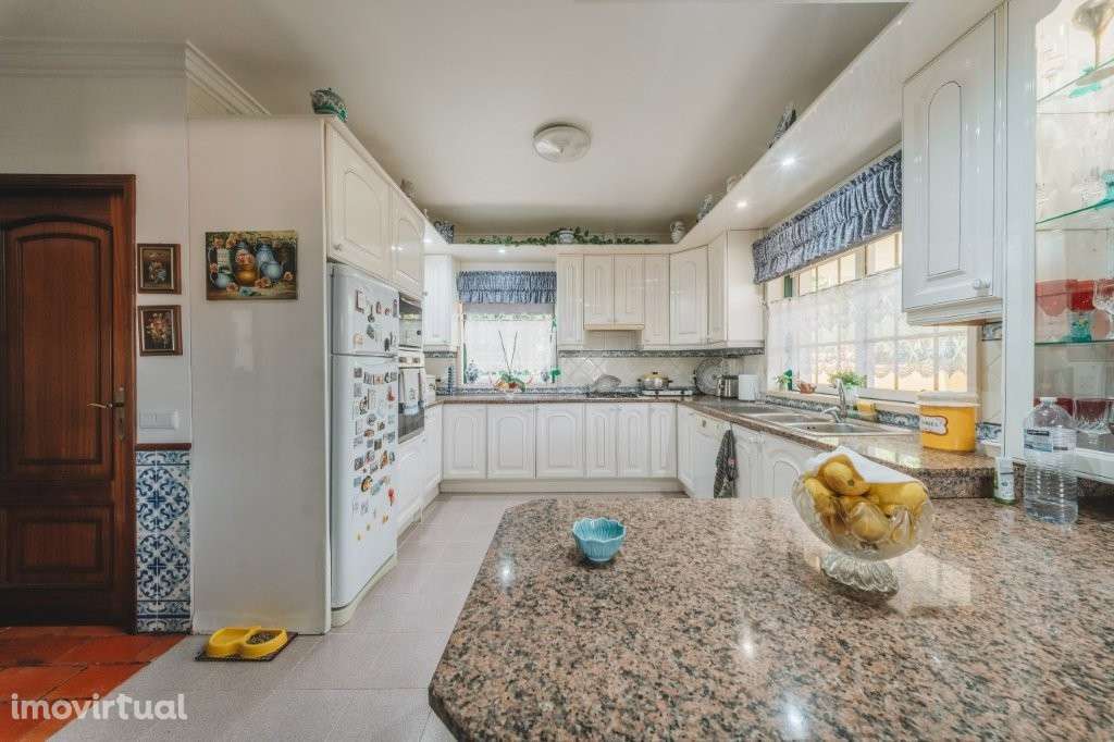 Moradia T3+1com Espaço Comercial e Terraço - Minde, Alcanena - Grande imagem: 3/47