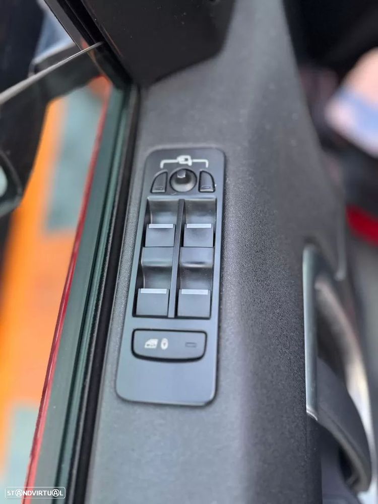 Land Rover Discovery Sport 2.0 TD4 Pure 7L - 12