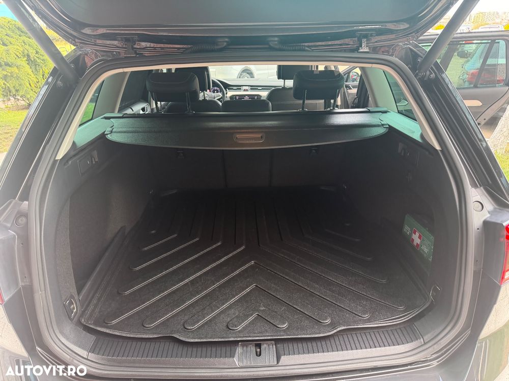 Volkswagen Passat 2.0 TDI SCR DSG Comfortline - 24