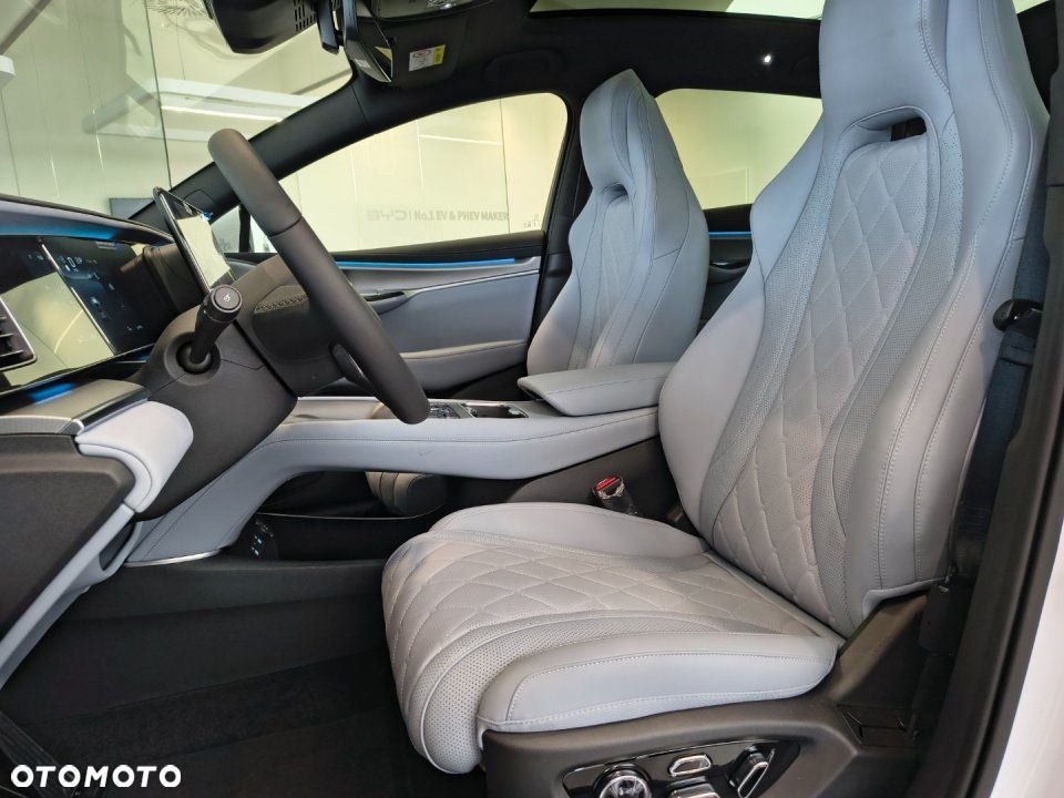 BYD Sealion 7 - 9