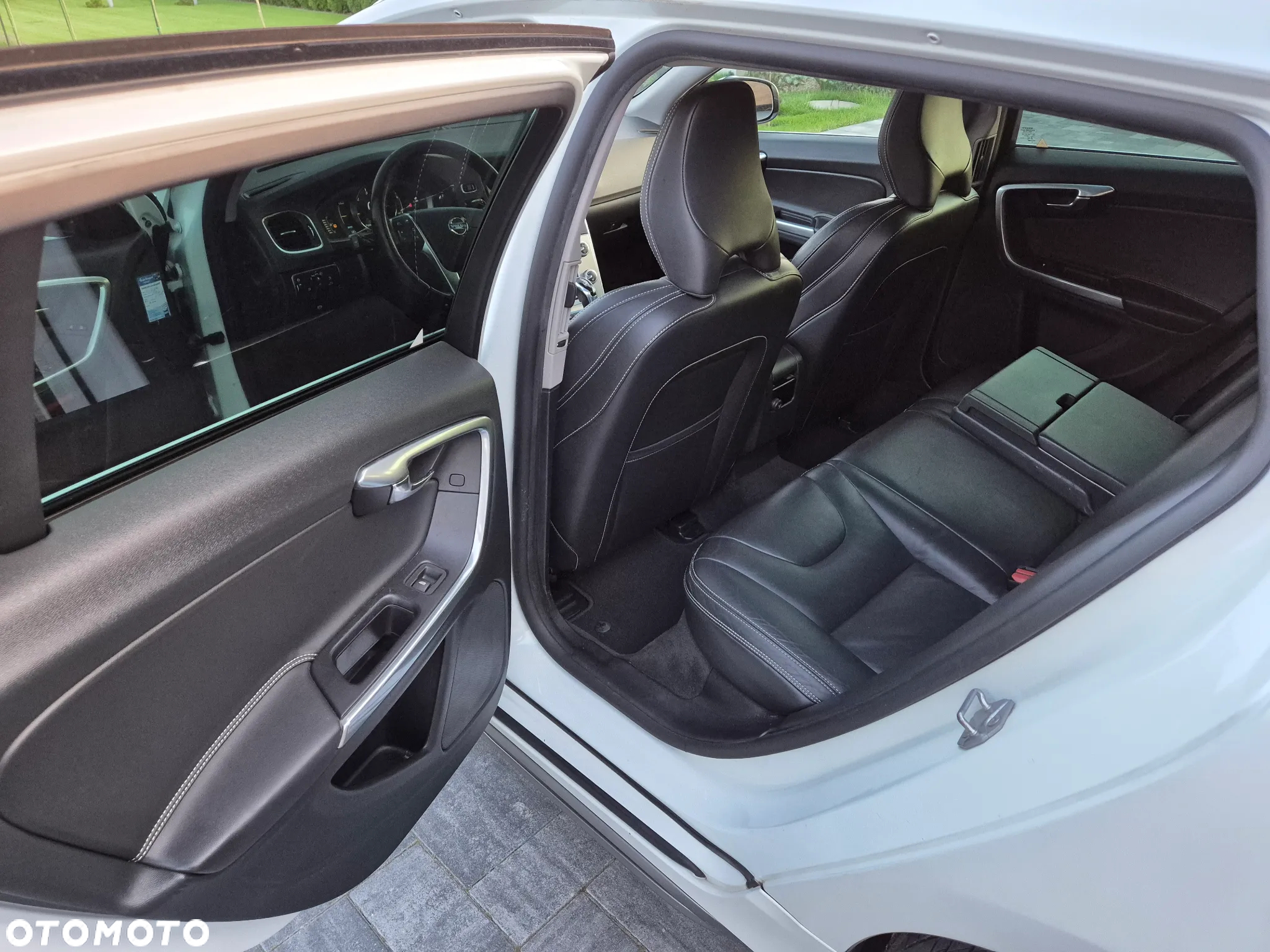 Volvo V60 D6 Plug-In-Hybrid AWD Geartronic Summum - 13