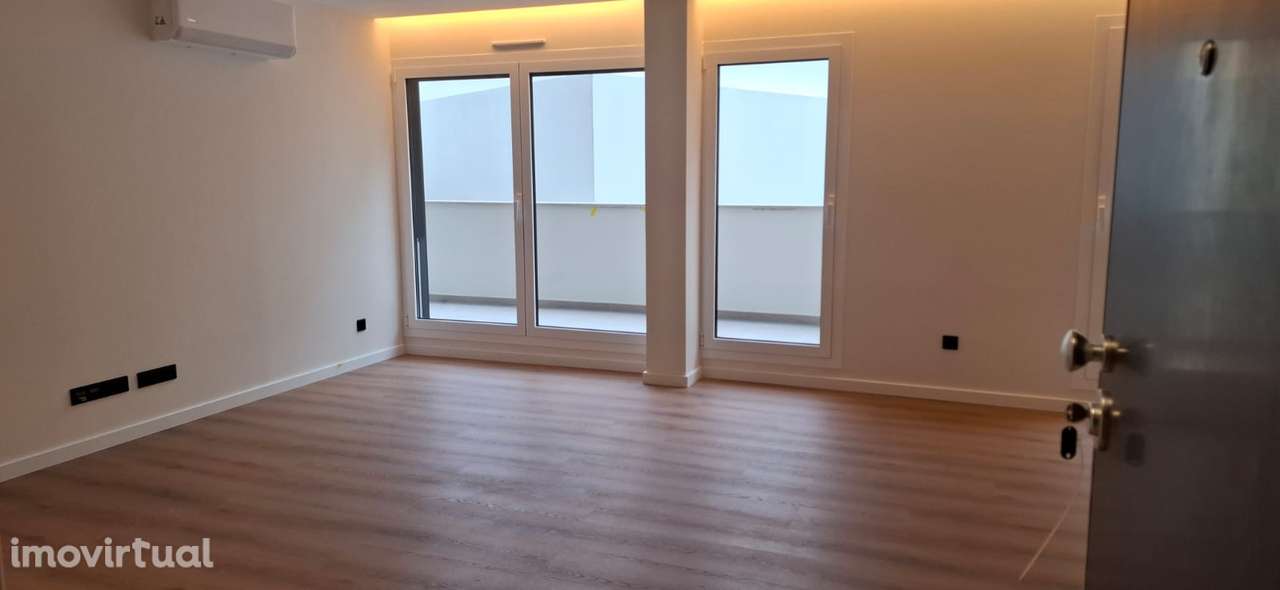 Apartamento T2, em Torres Vedras, com Terraço em prédio com elevador - Grande imagem: 2/12