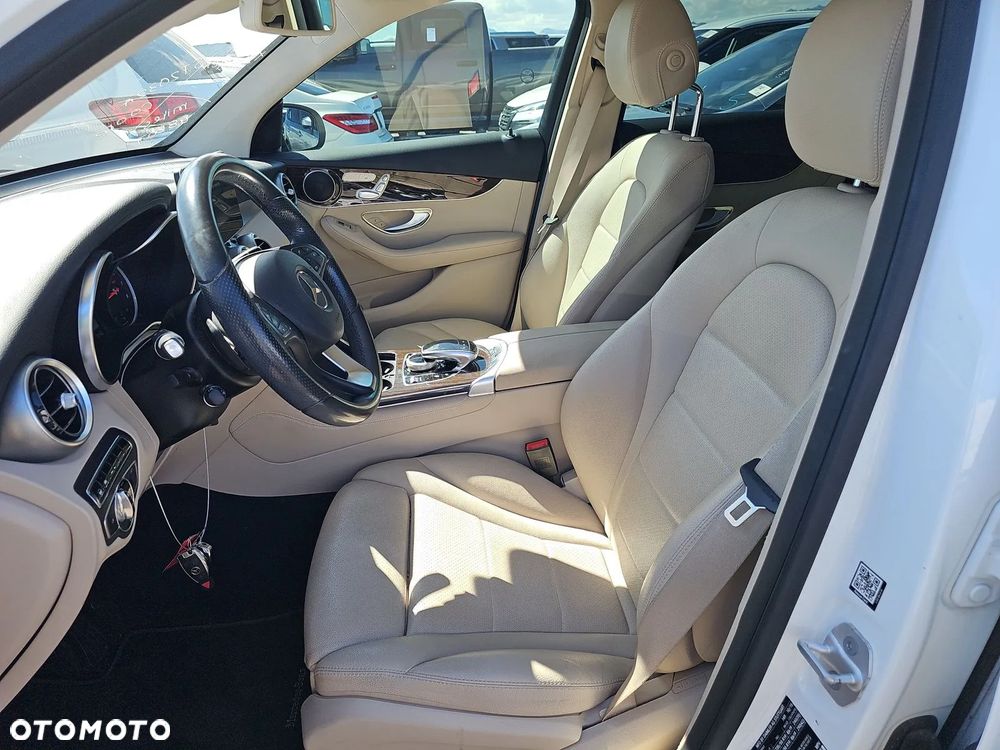 Mercedes-Benz GLC 300 4Matic 9G-TRONIC - 9
