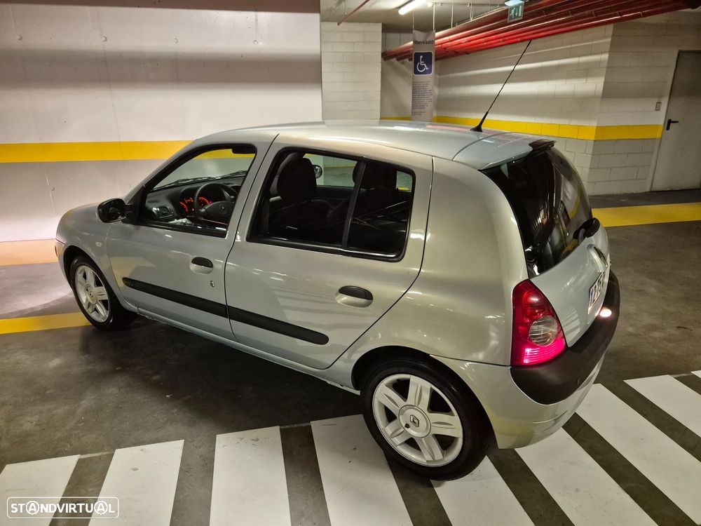 Renault Clio 1.2 16V Confort Dynamique - 14