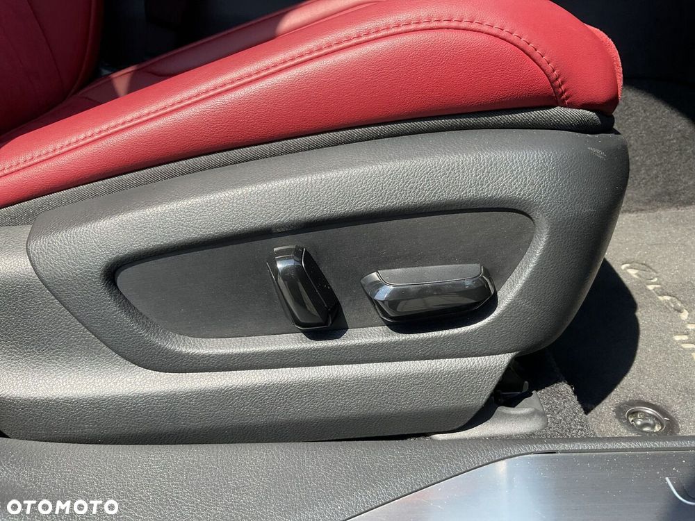 Lexus UX 200 F Sport 2WD - 12