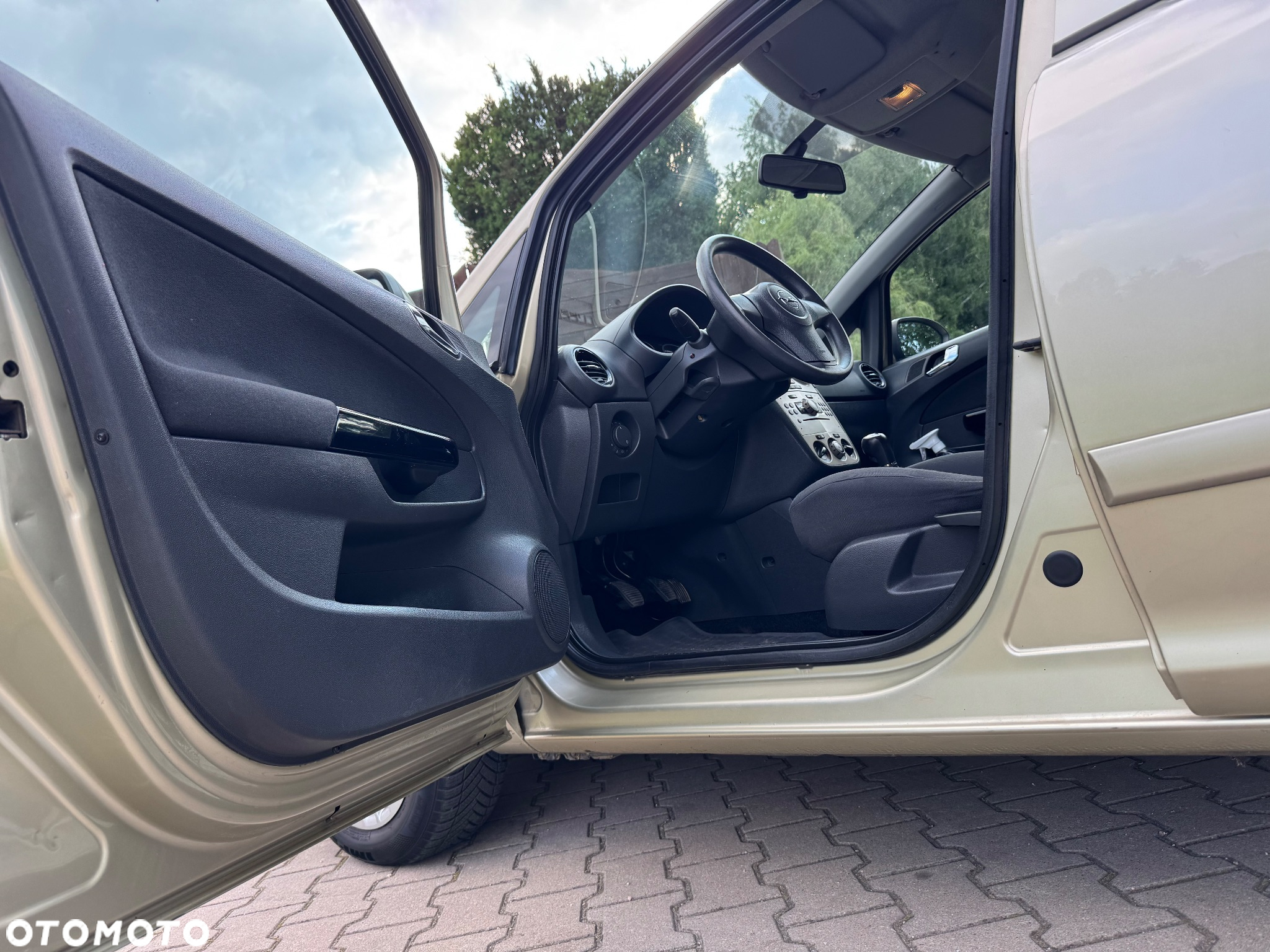 Opel Corsa 1.2 16V Essentia - 16