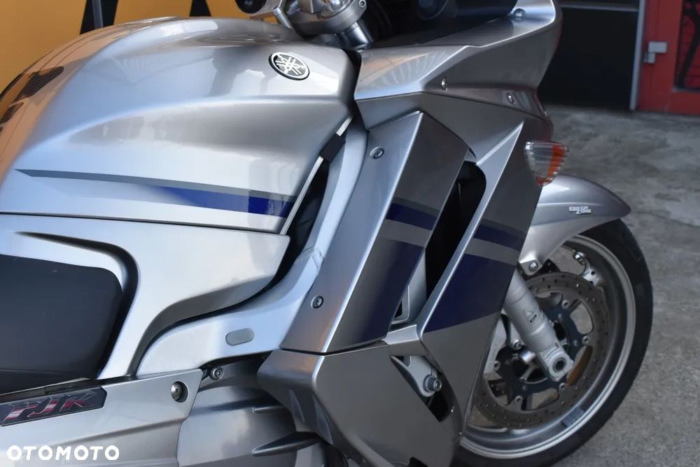 Yamaha FJR - 28