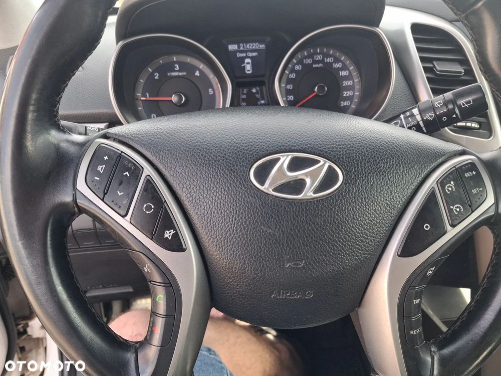 Hyundai i30 i30cw blue 1.6 CRDi Trend - 12