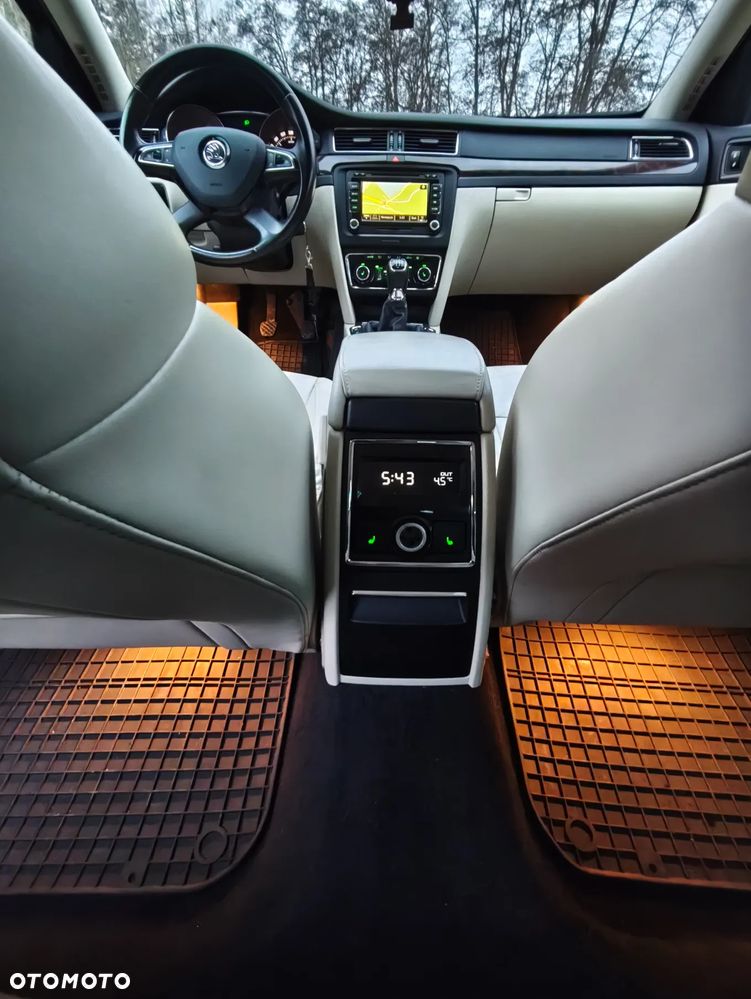 Skoda Superb 2.0 TDI PD Elegance - 33