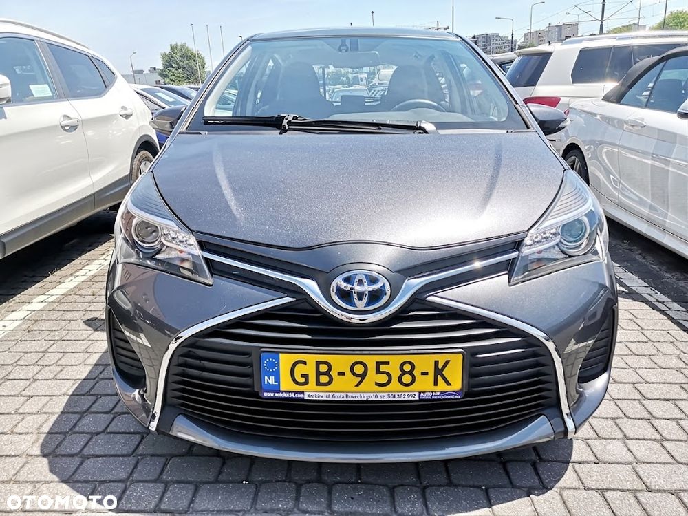 Toyota Yaris Hybrid 100 Life - 4