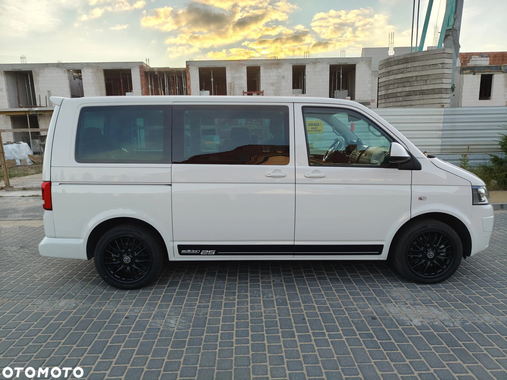 Volkswagen Multivan - 12