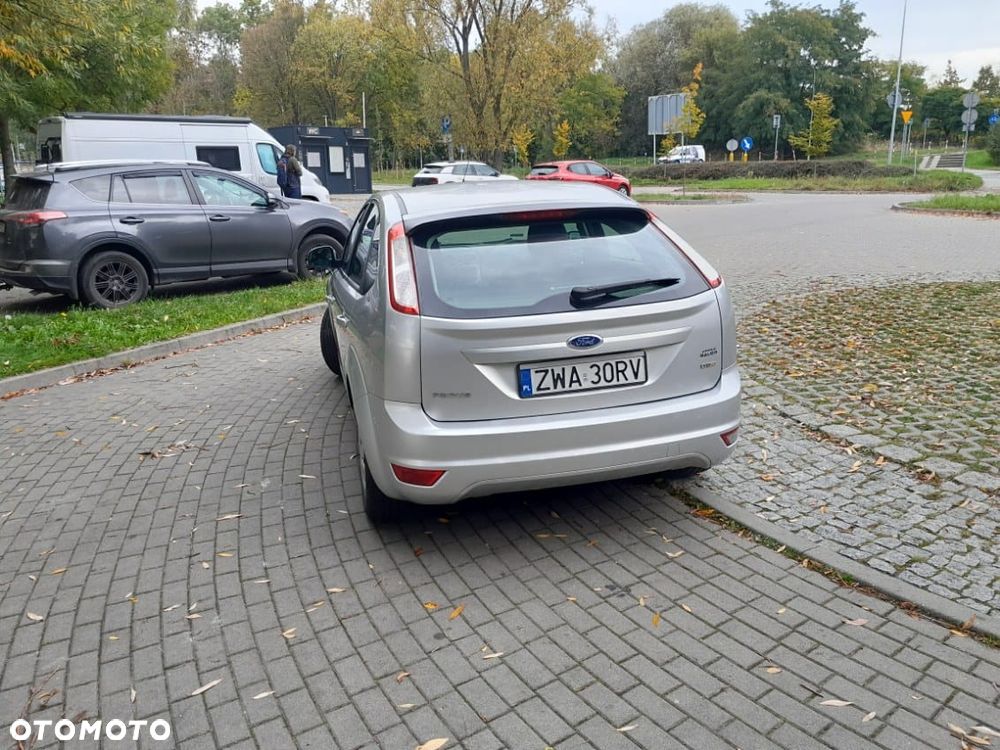 Ford Focus 2010 photo 2