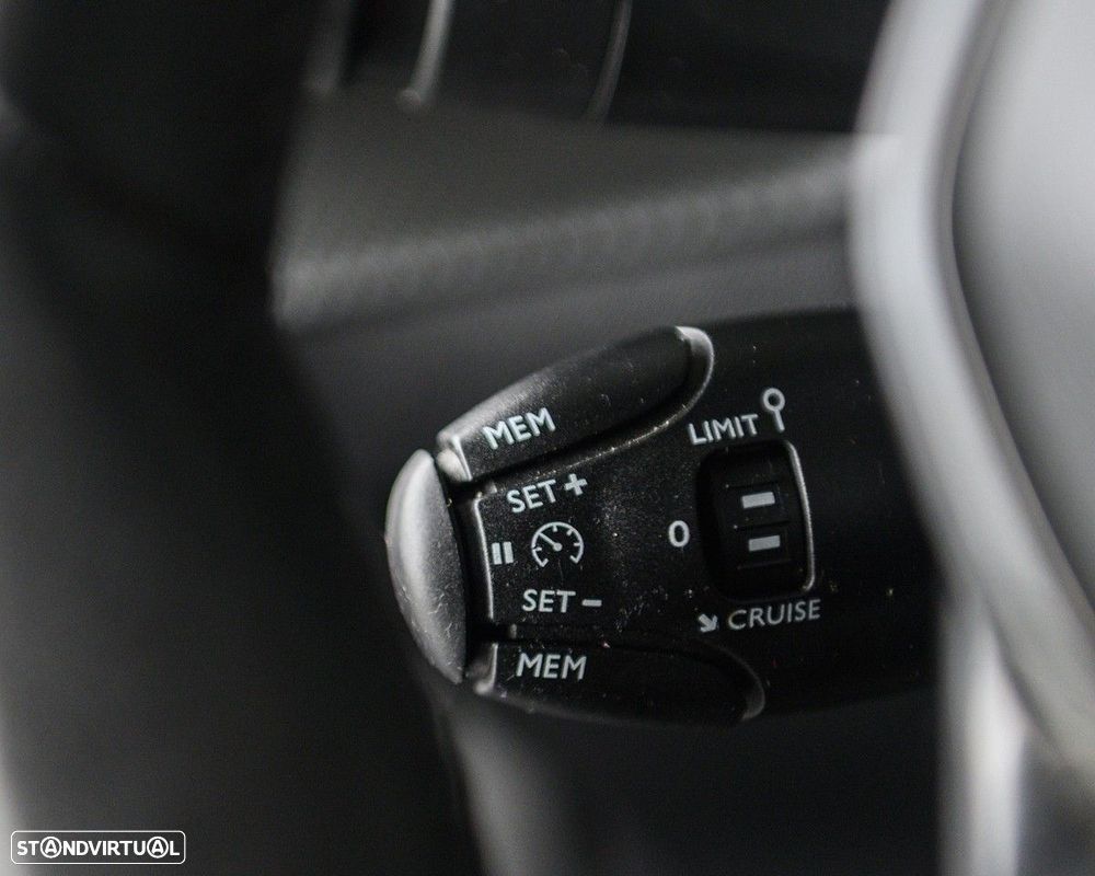 Peugeot 2008 1.2 PureTech Allure Pack - 33