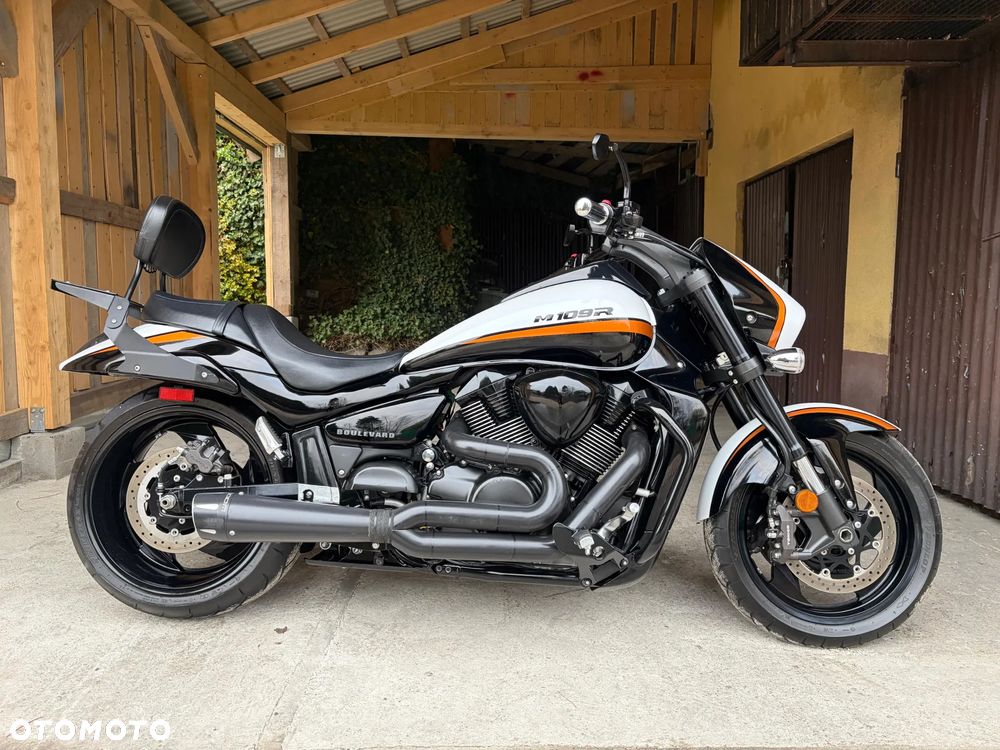 Suzuki Intruder - 10