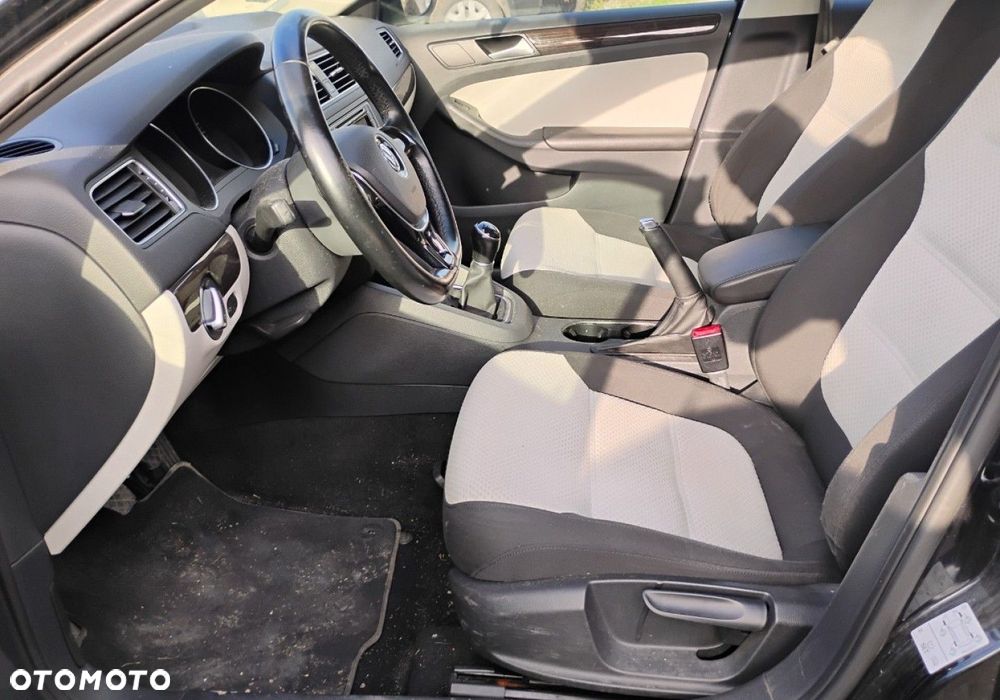 Volkswagen Jetta - 8