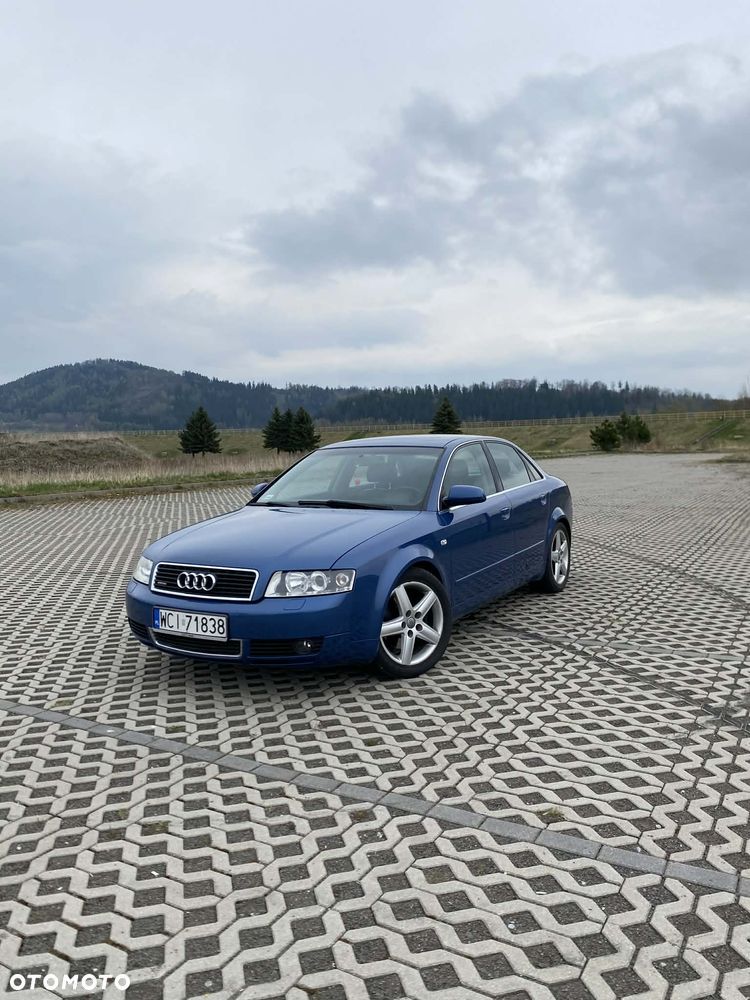 Audi A4 Limousine - 1