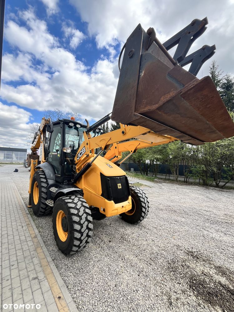 JCB 3CX - 12