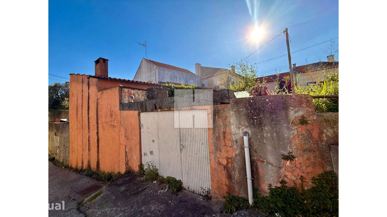 Casa com Jardim e GaragemT2+1 - Grande imagem: 4/35
