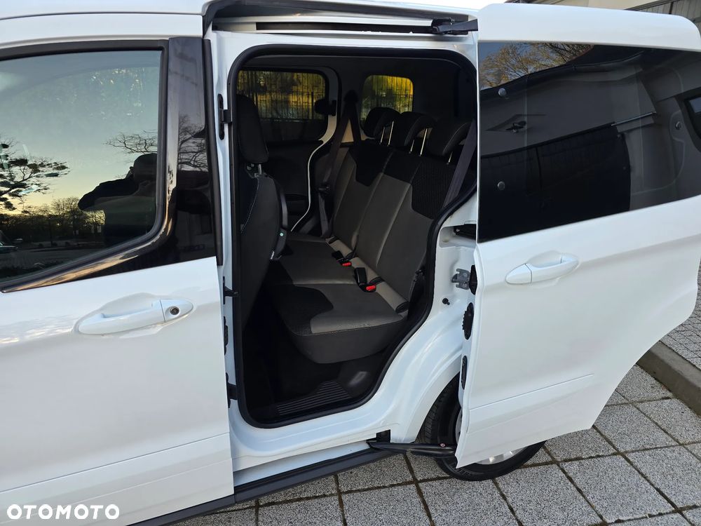 Ford Tourneo Courier 1.5 TDCi Titanium - 32