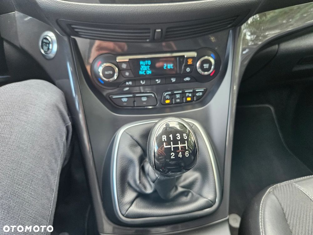 Ford Kuga 2.0 TDCi 4x4 Titanium - 28