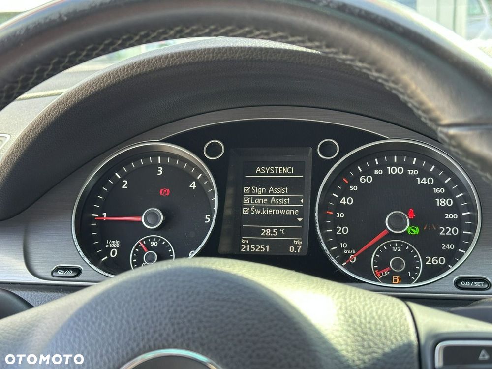 Volkswagen Passat Variant 2.0 Blue TDI DSG SCR Highline - 25