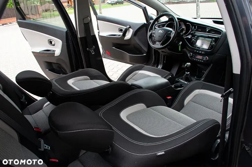 Kia Ceed 1.6 CRDi Platinum Edition - 24